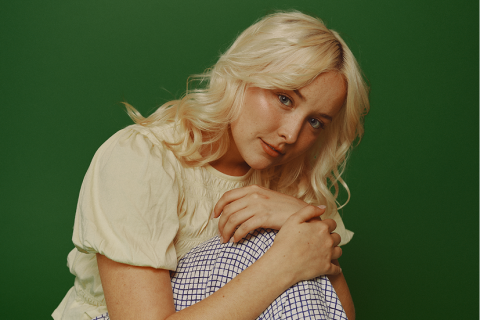 Cantora faz da ansiedade e dúvidas sua inspiração para músicas cristãs